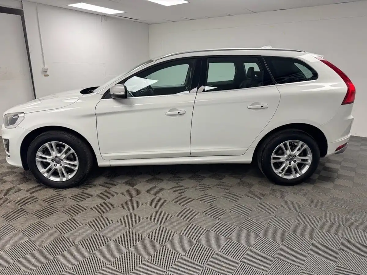 2017-volvo-xc60-24td-d5-r-design-lux-geartronic-big-4