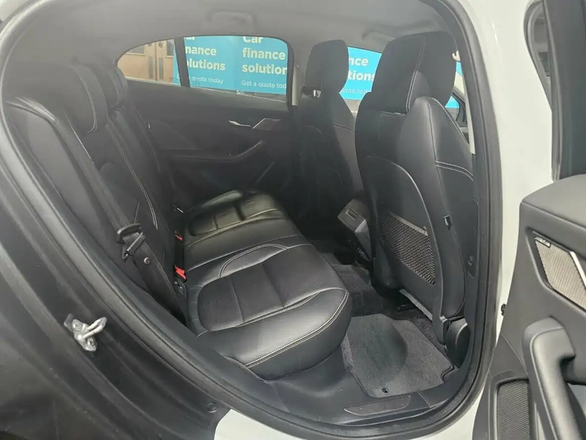 2019-jaguar-i-pace-ev400-se-big-33