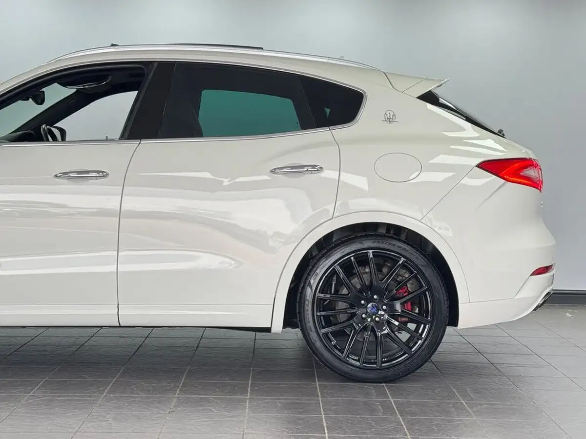 2018-maserati-levante-30-s-gransport-nerissimo-pack-ss-big-14