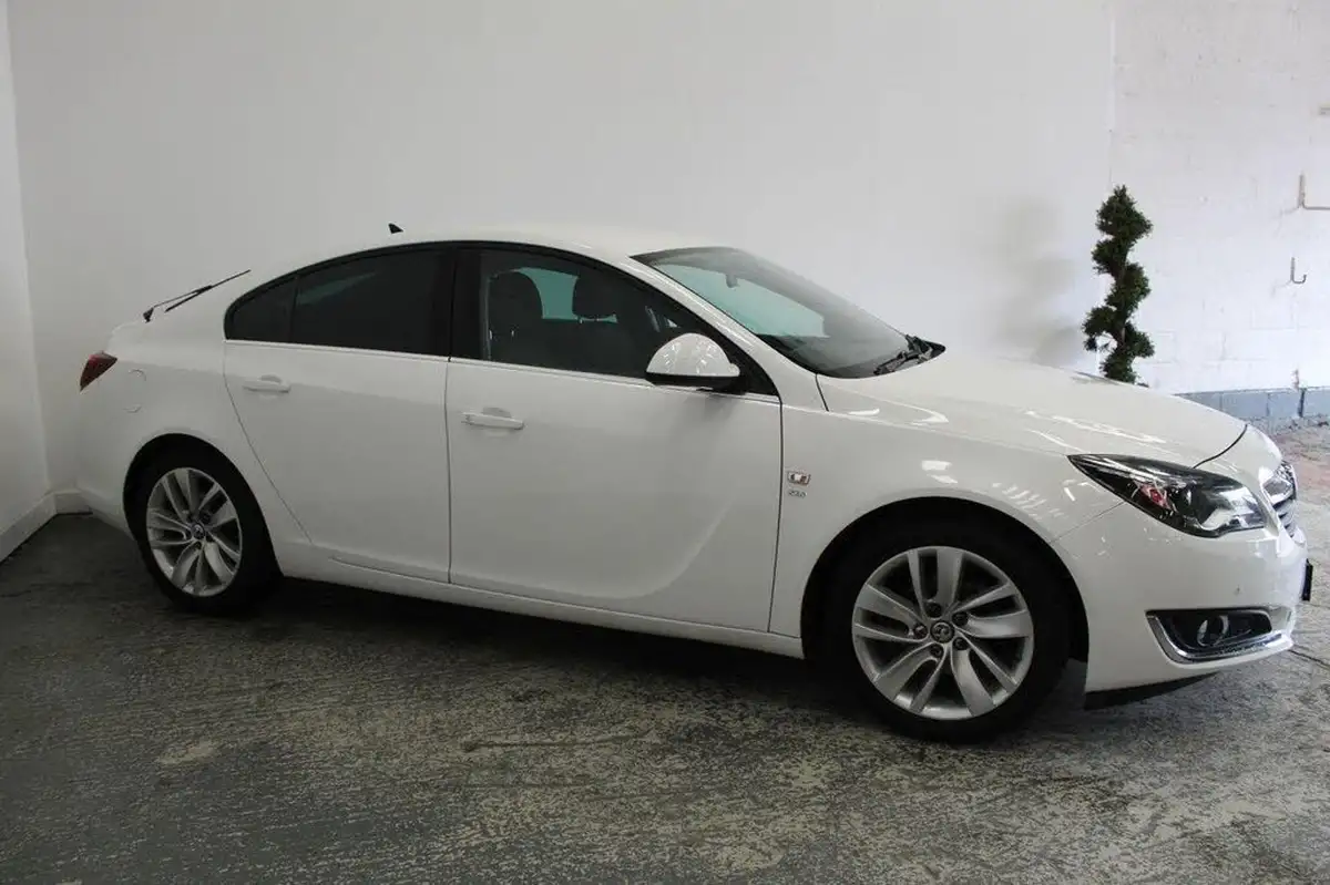 2015-vauxhall-insignia-20cdti-sri-140ps-navss-ecoflex-hatchback-5d-big-3