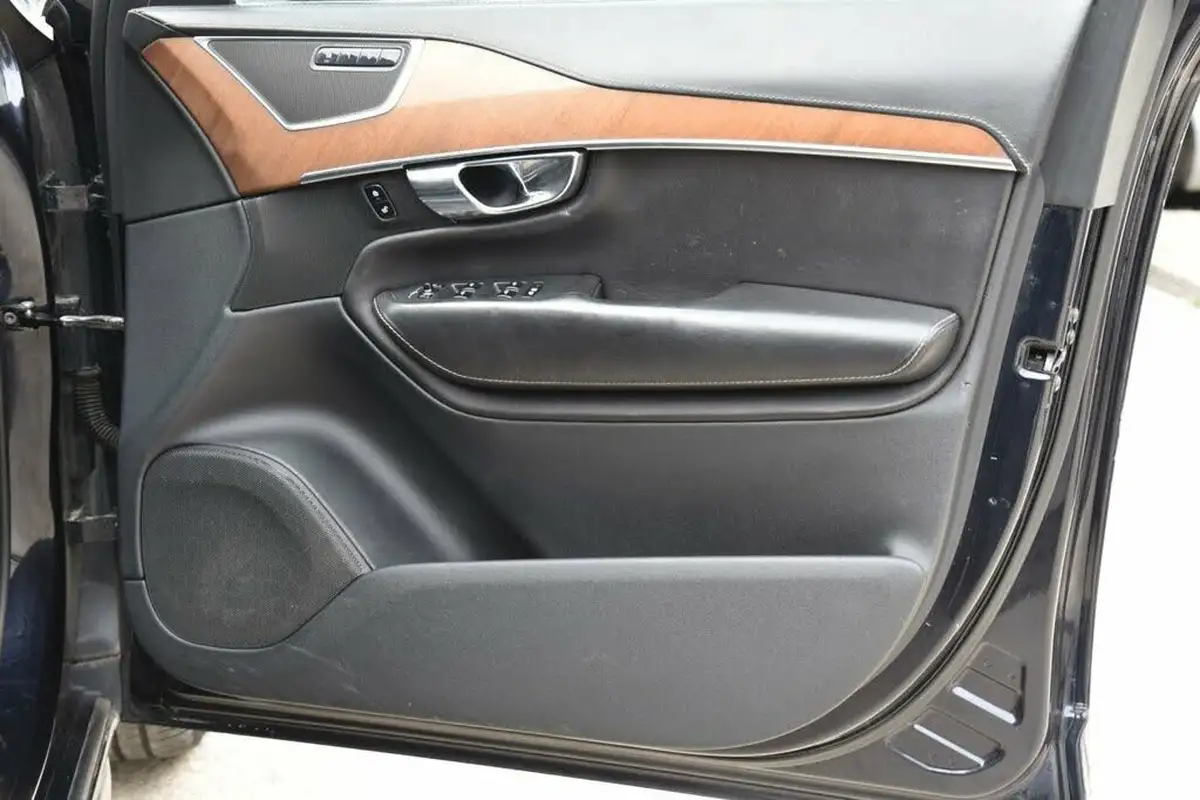 2016-volvo-xc90-20td-d5-inscription-big-20