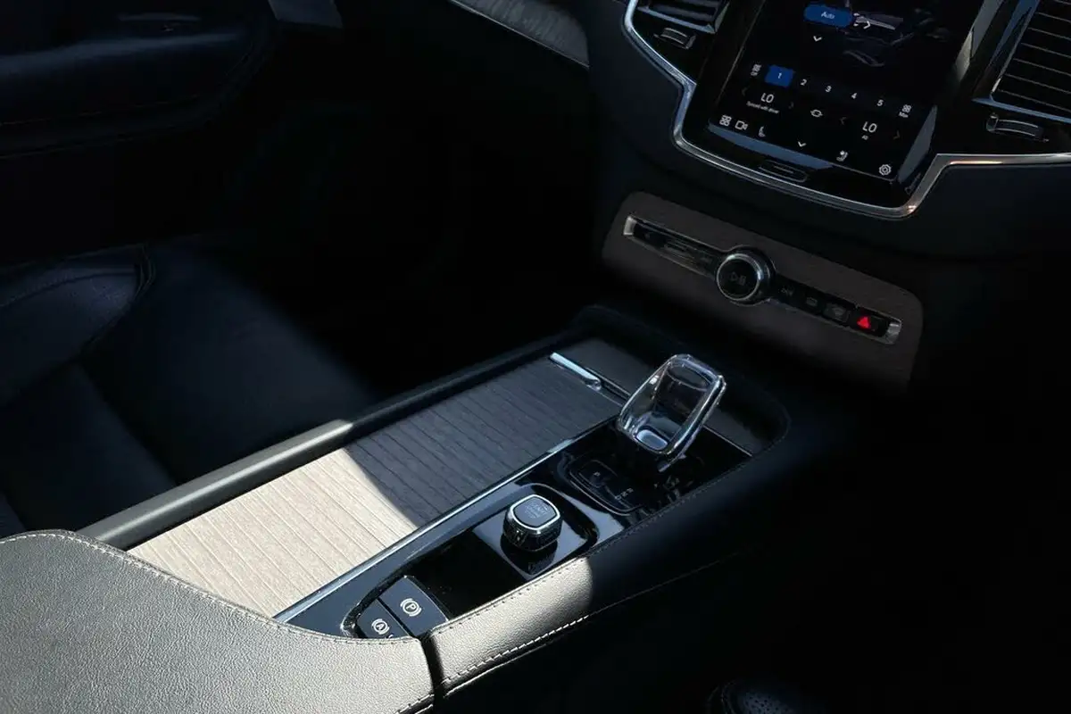 2022-volvo-xc90-20-b5-ultimate-big-44