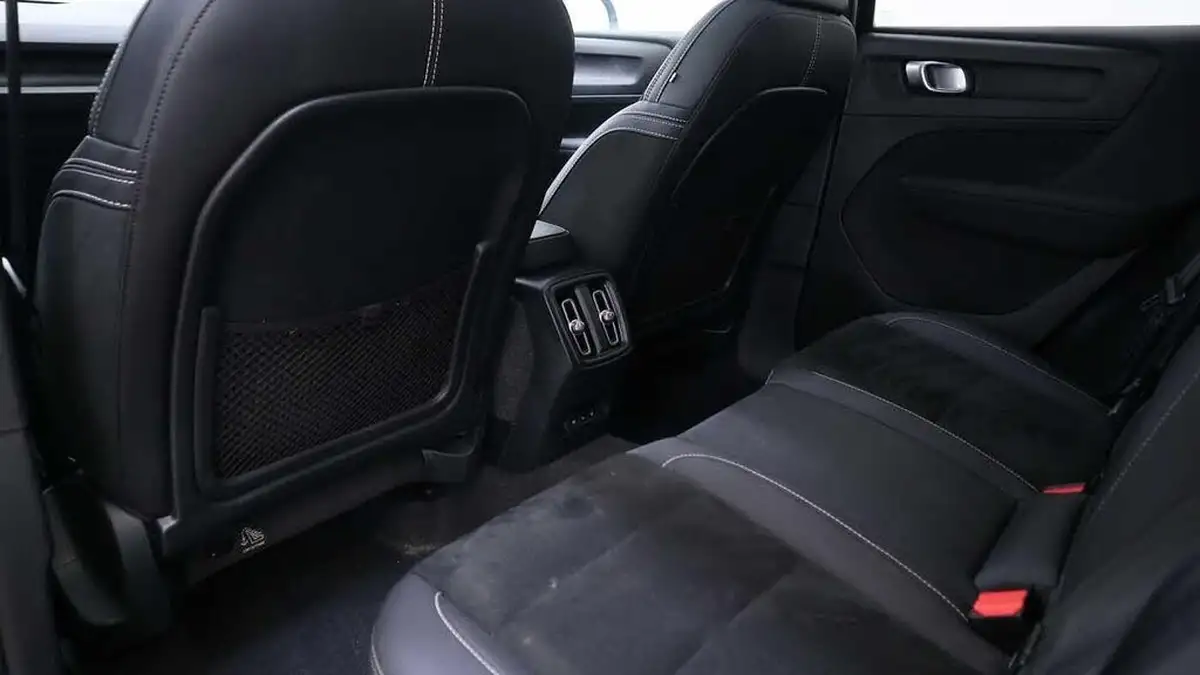 2022-volvo-c40-e-twin-recharge-pro-big-12