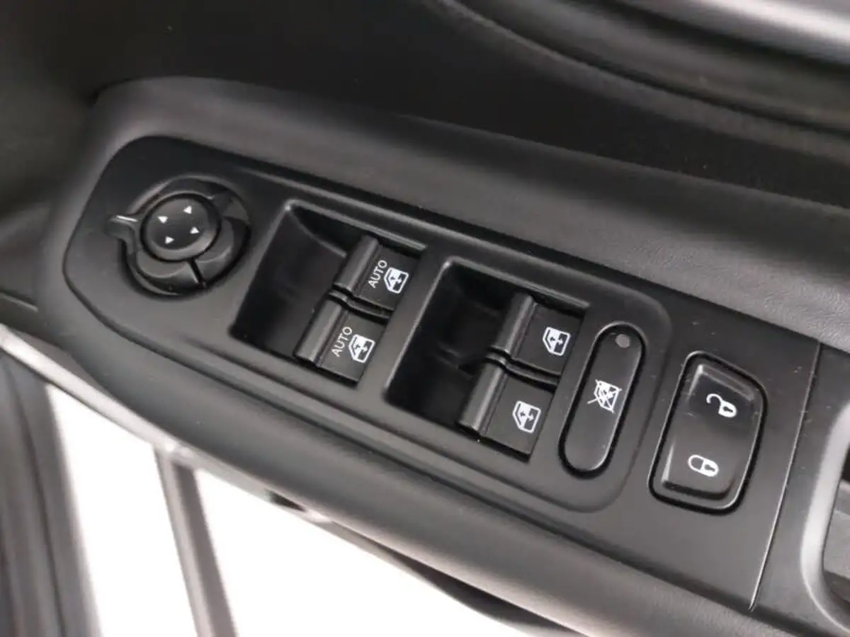 2018-jeep-renegade-13-gse-limited-big-10