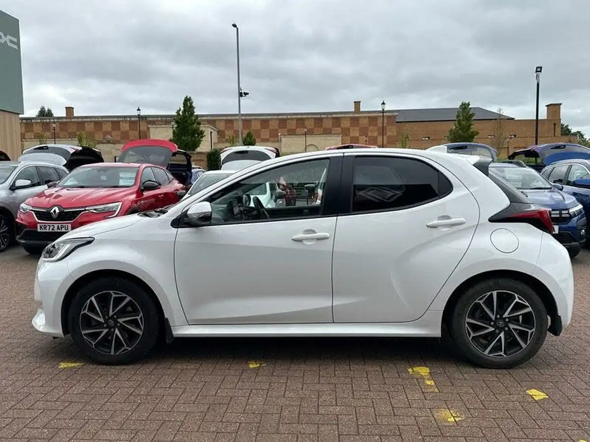 2022-toyota-yaris-15-vvt-i-design-big-5