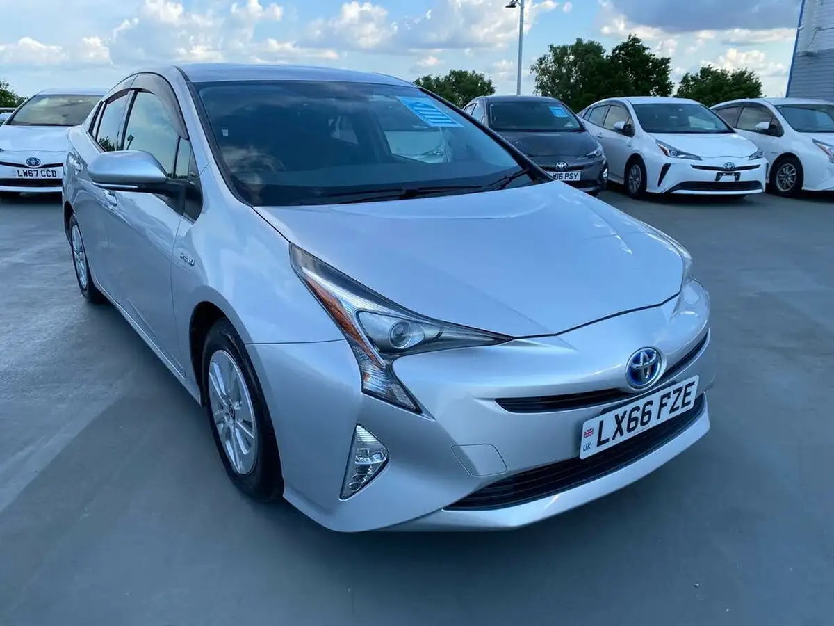 2017-toyota-prius-hybrid-big-4