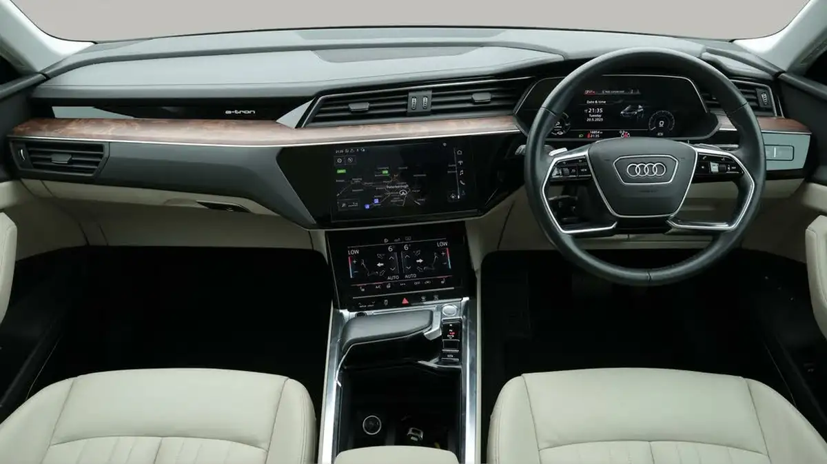 2019-audi-e-tron-55e-big-13