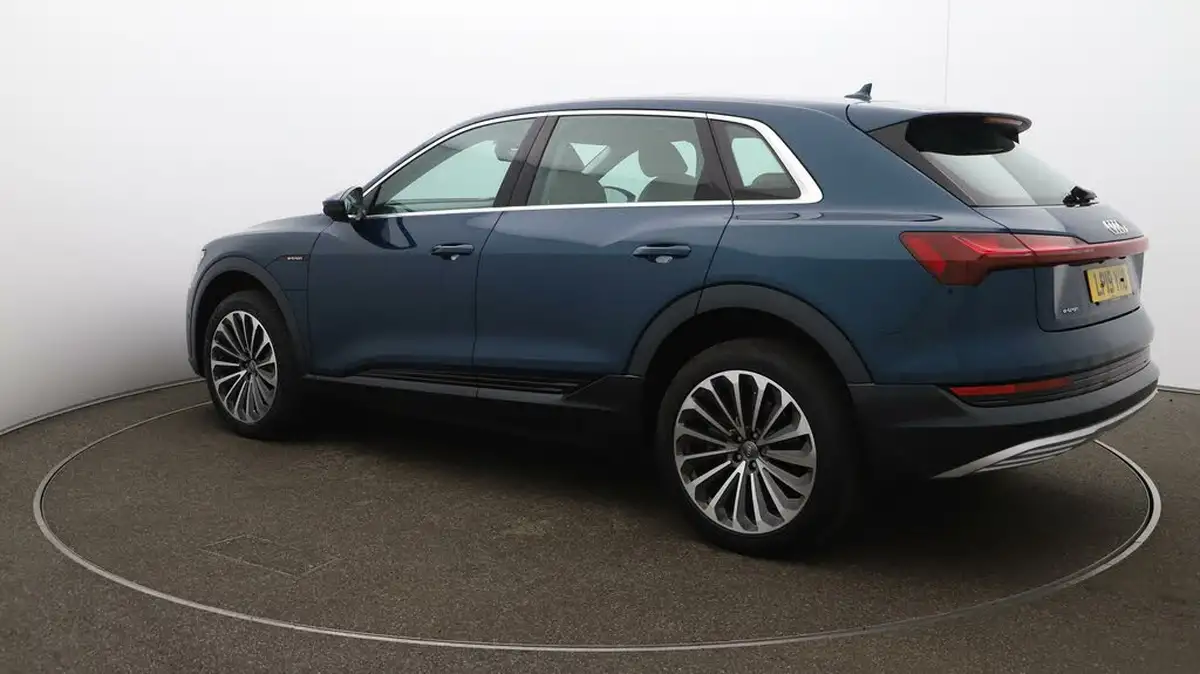 2019-audi-e-tron-55e-big-30