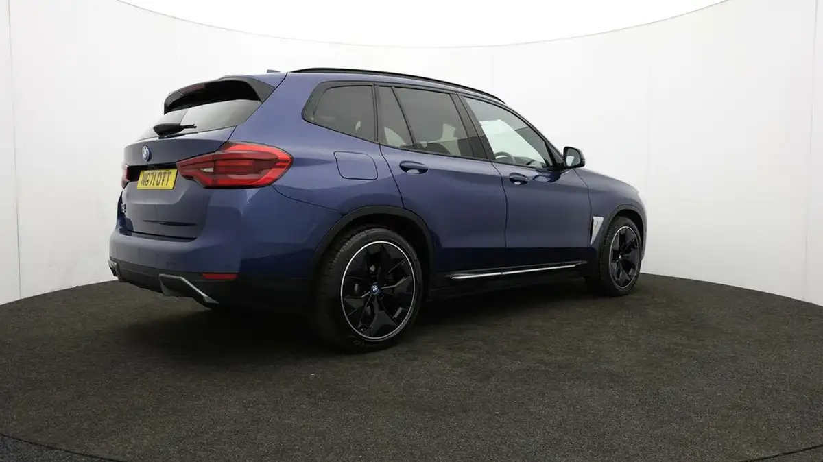 2022-bmw-ix3-e-premier-edition-big-36