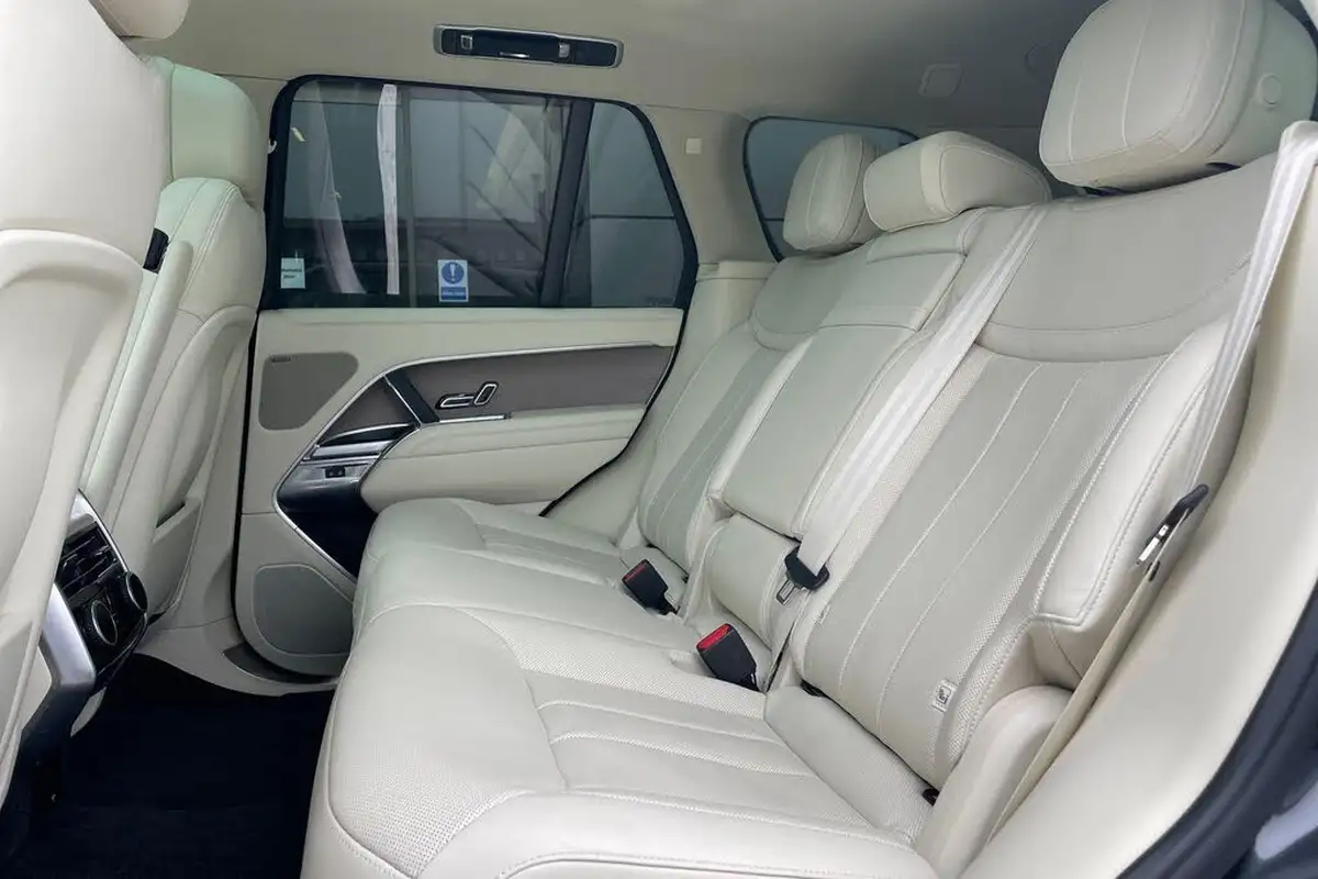 2023-land-rover-range-rover-30-p440e-se-big-39