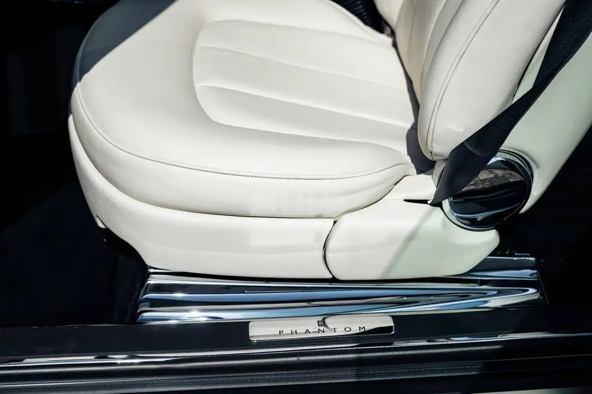 2016-rolls-royce-phantom-big-31