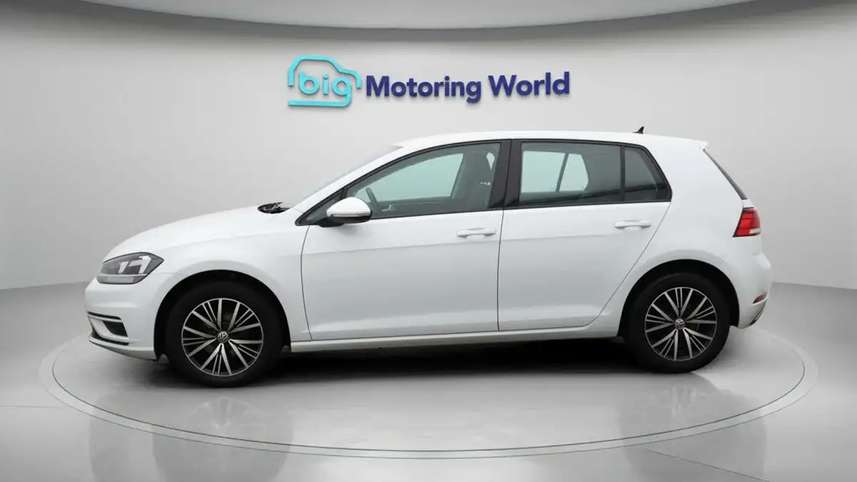 2017-volkswagen-golf-10-tsi-se-ss-hatchback-5d-big-4