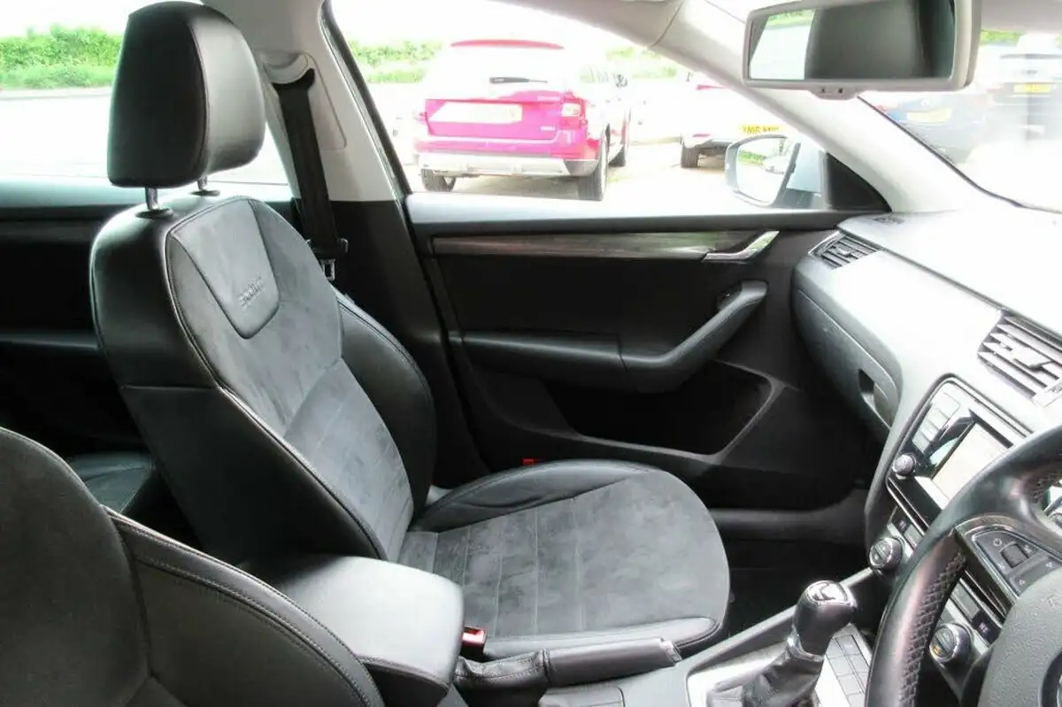 2014-skoda-octavia-20tdi-scout-184ps-dsg-big-18