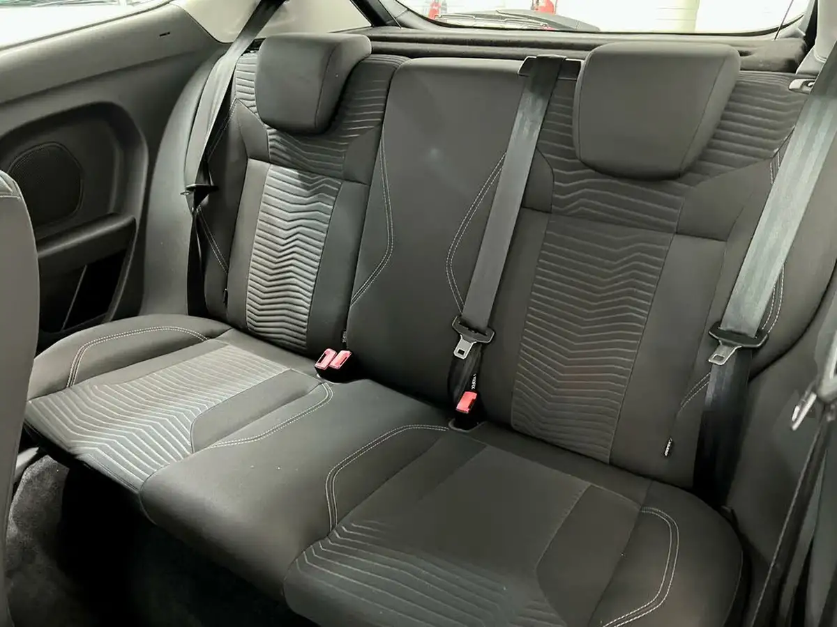 2015-ford-fiesta-125-zetec-3d-big-32
