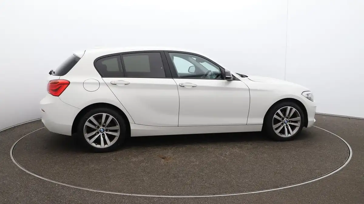 2018-bmw-1-series-15-118i-se-5d-big-48