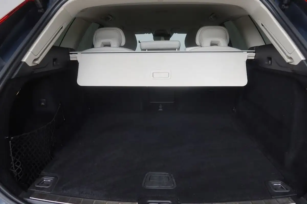 2021-volvo-xc60-20td-b4-momentum-big-6