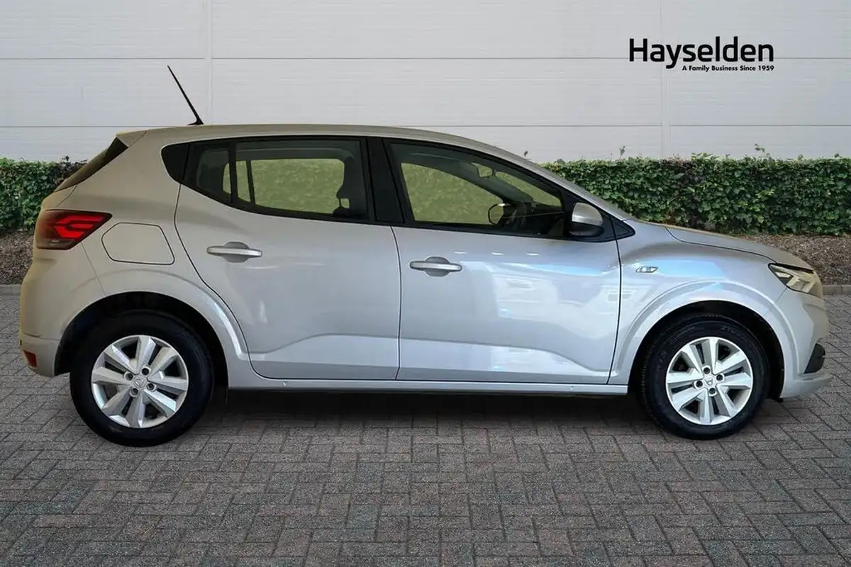 2023-dacia-sandero-10-tce-comfort-90bhp-big-3