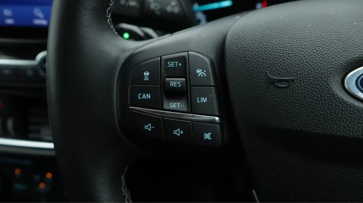 2020-ford-fiesta-10t-titanium-125ps-hybrid-mhev-big-24