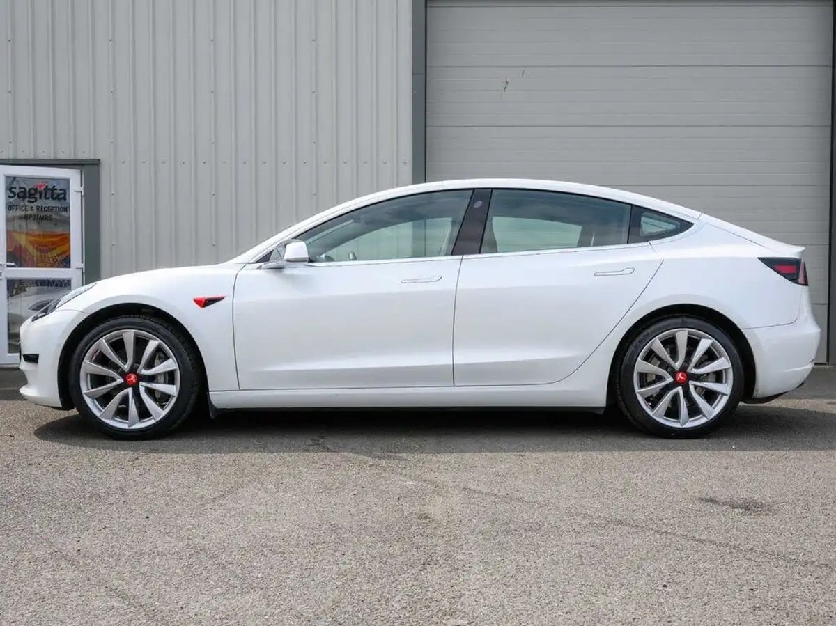 2020-tesla-model-3-e-standard-plus-big-4