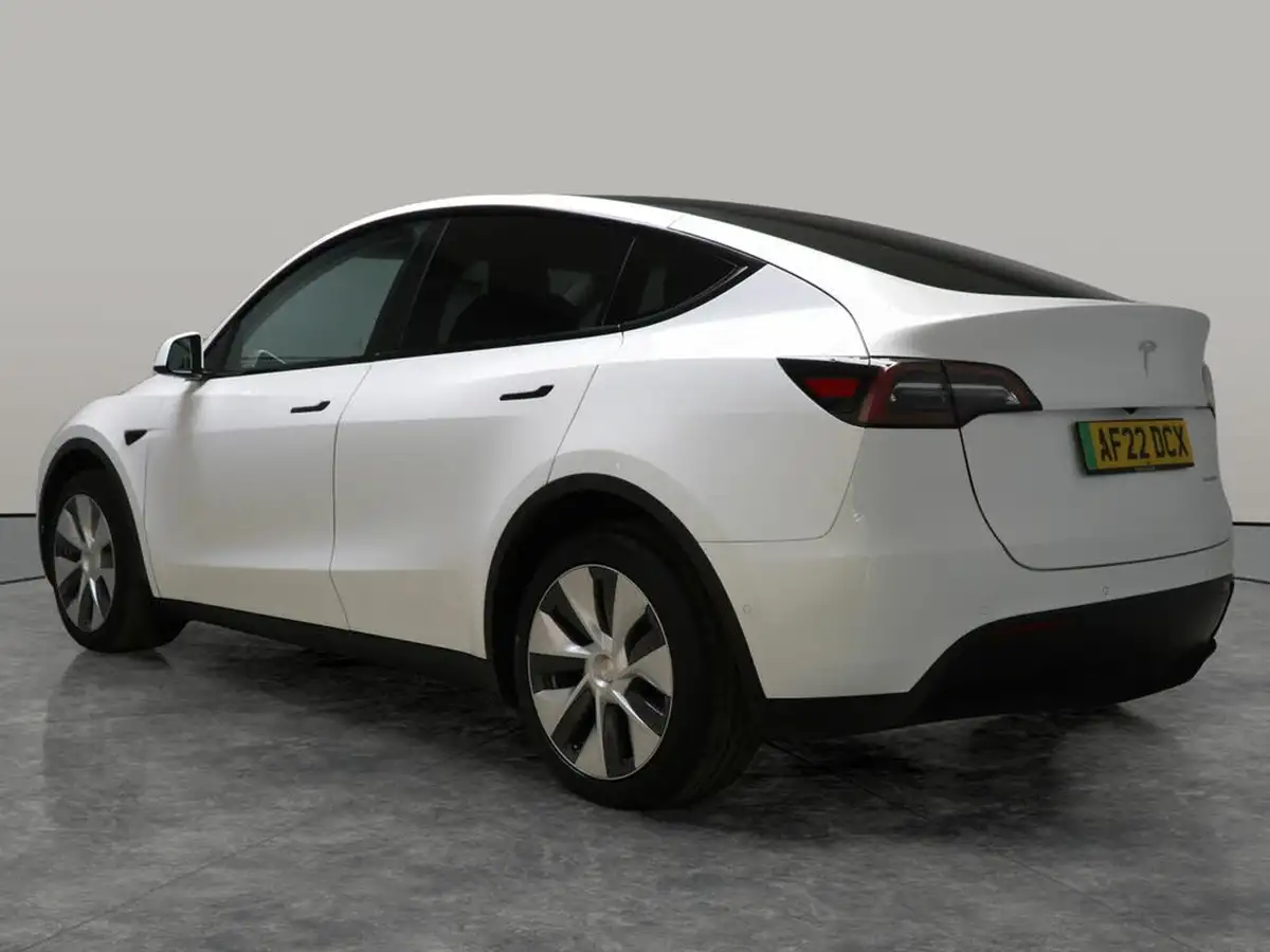 2022-tesla-model-y-e-long-range-big-16
