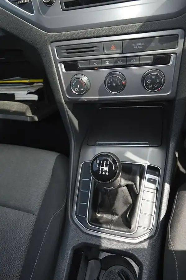 2014-volkswagen-golf-sv-12-tsi-s-110ps-big-17