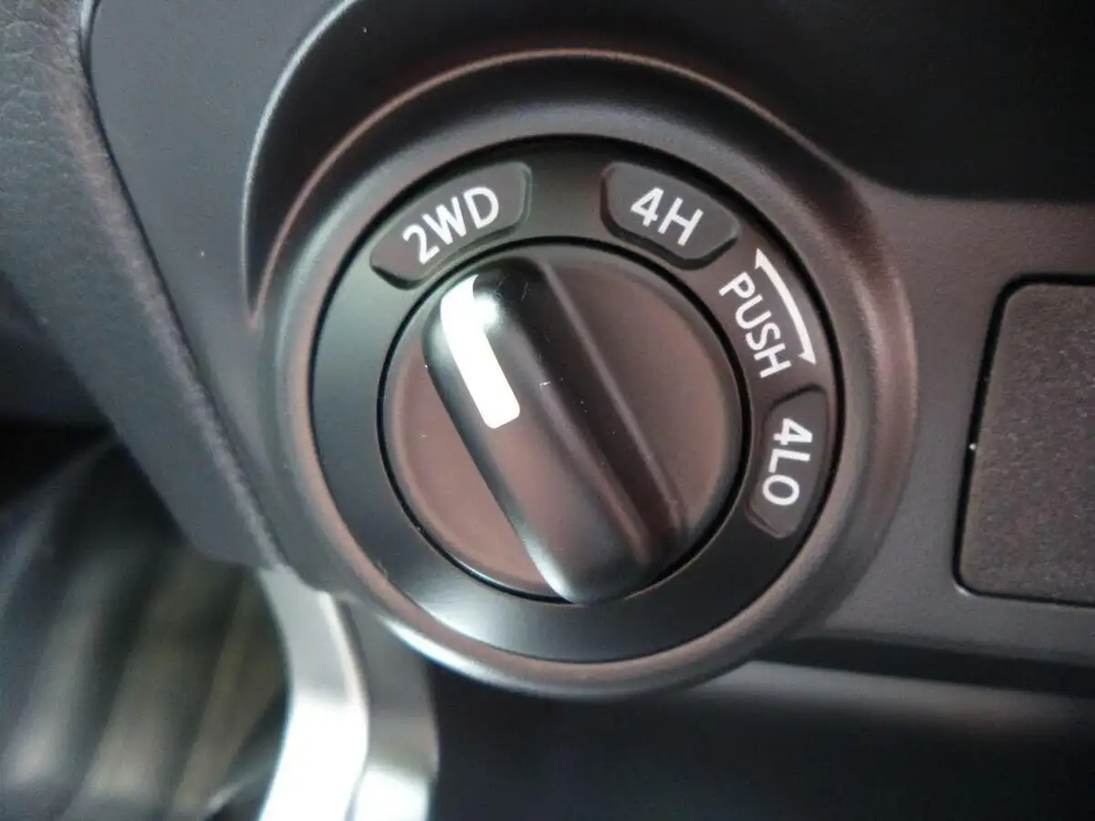 2019-nissan-navara-23dci-tt-tekna-8-navileather-big-52