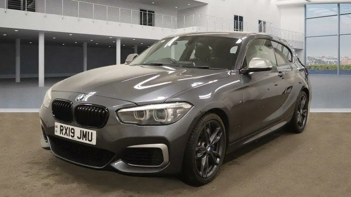 2019-bmw-1-series-30-m140i-championship-edition-big-1