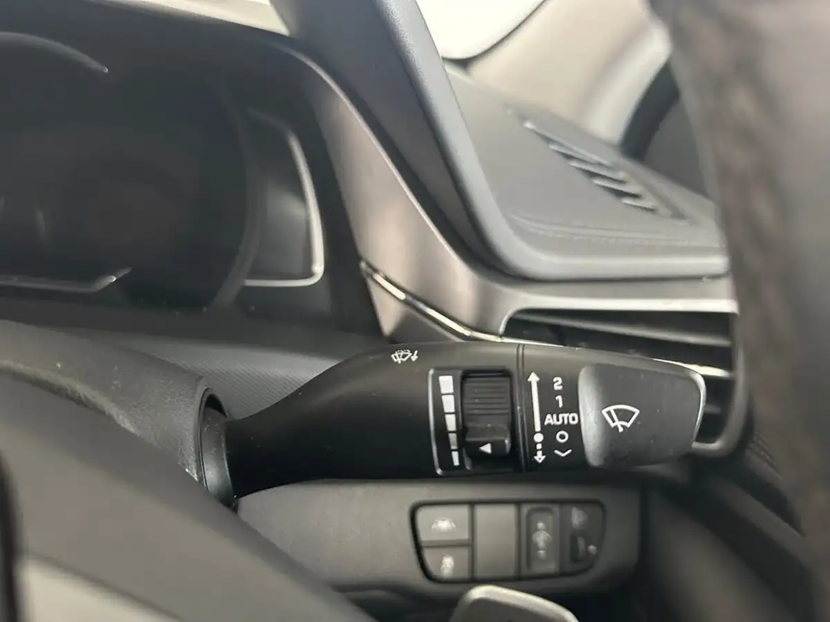 2022-hyundai-ioniq-e-premium-electric-big-24