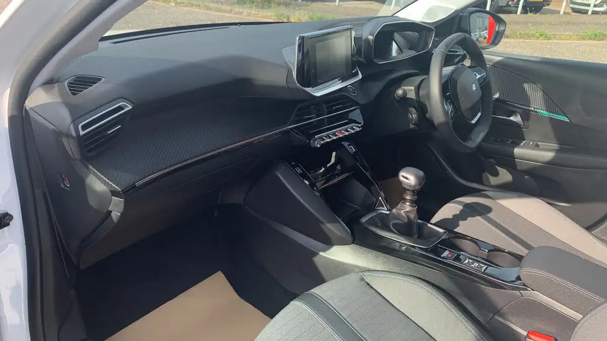 2023-peugeot-208-12-puretech-allure-premium-100ps-big-11