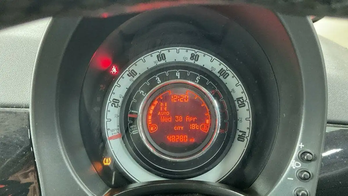 2014-fiat-500-12-lounge-ss-dualogic-big-8