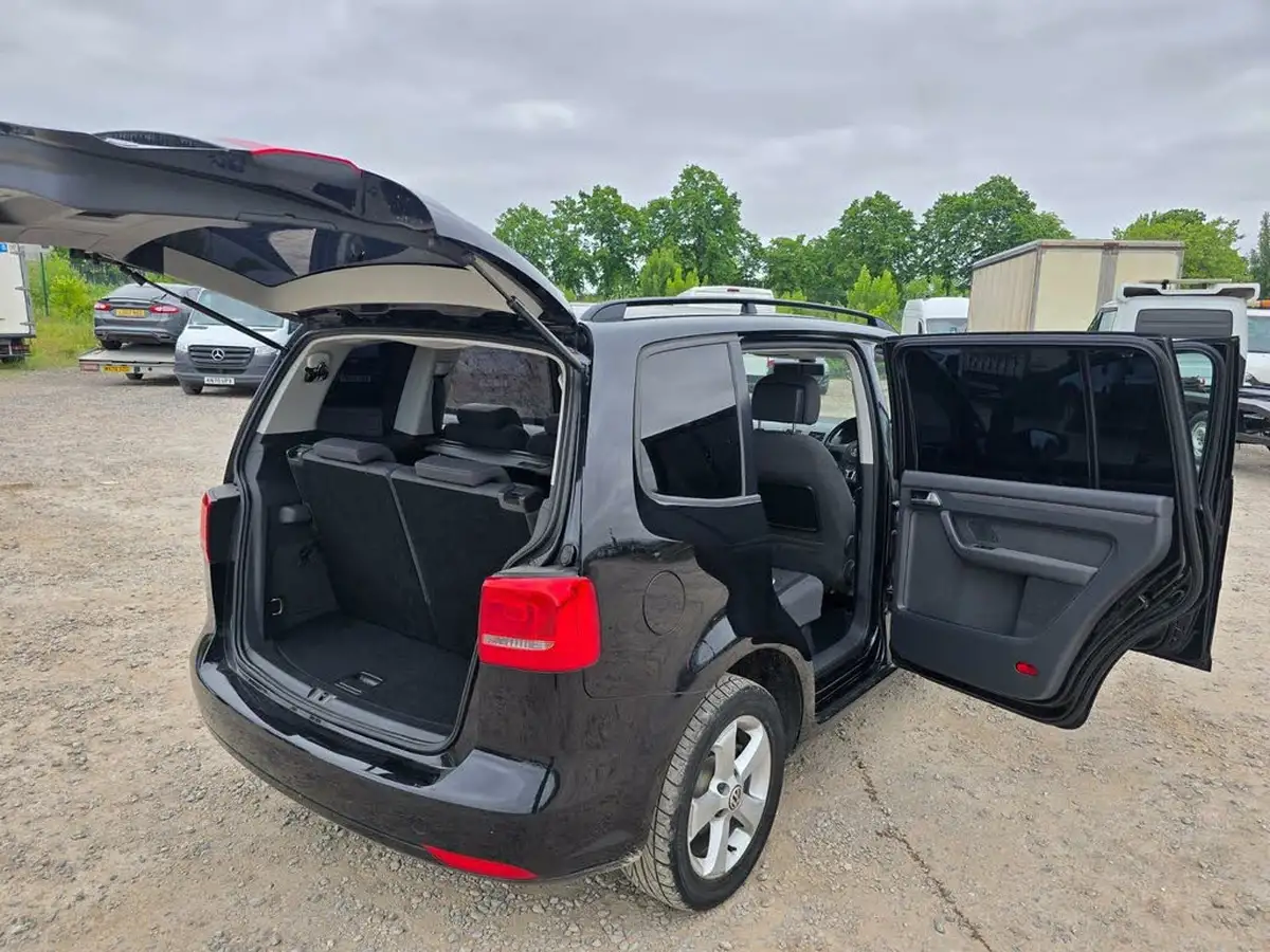 2014-volkswagen-touran-big-66