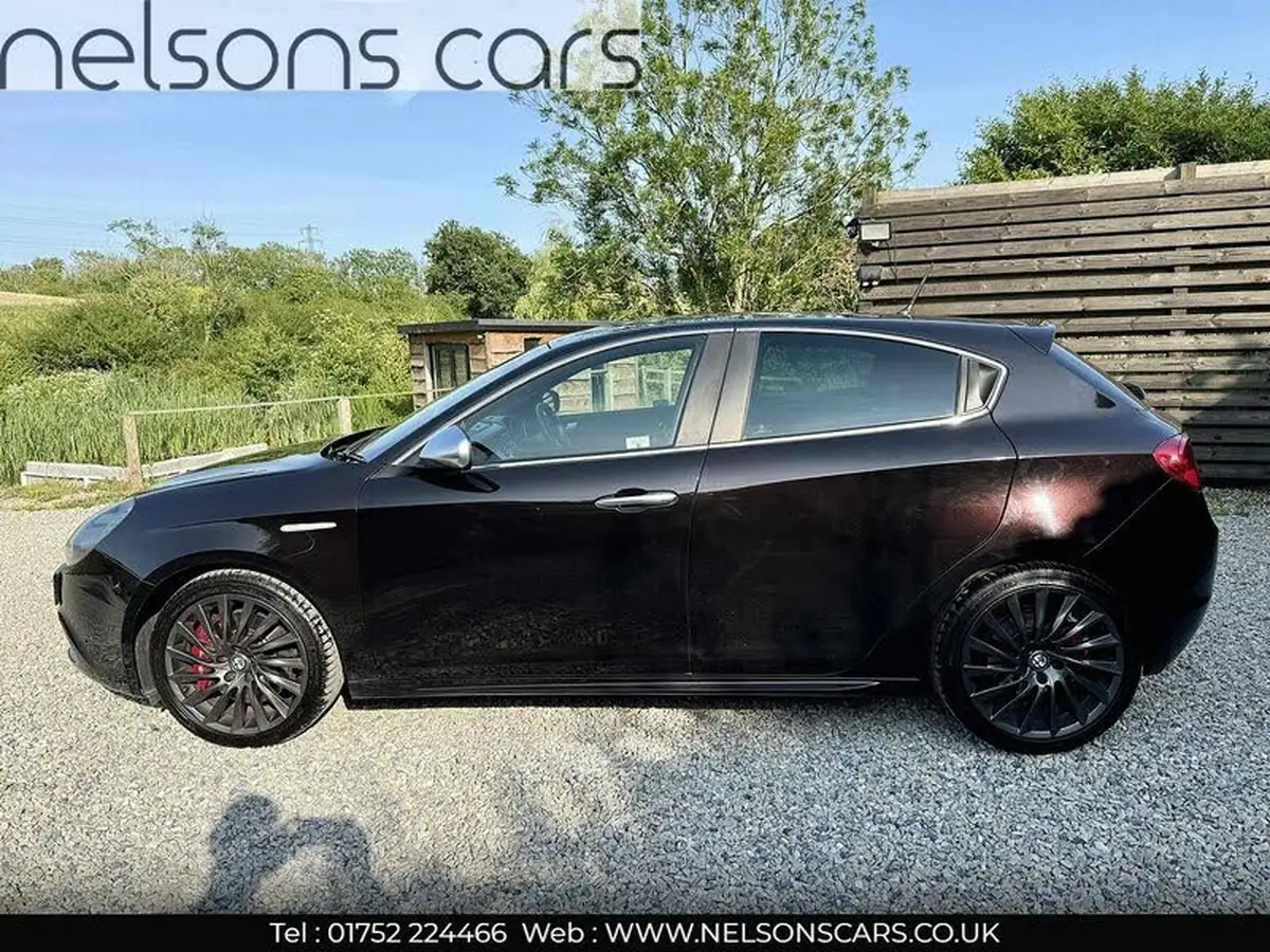 2013-alfa-romeo-giulietta-18-1750-tbi-cloverleaf-big-8