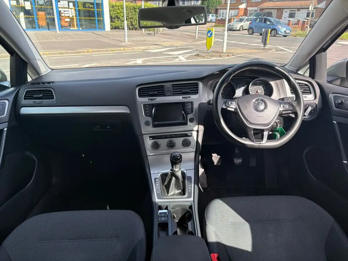 2014-volkswagen-golf-14-match-5d-big-10