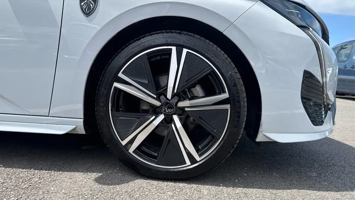 2024-peugeot-308-12-puretech-gt-130ps-ss-eat8-big-16