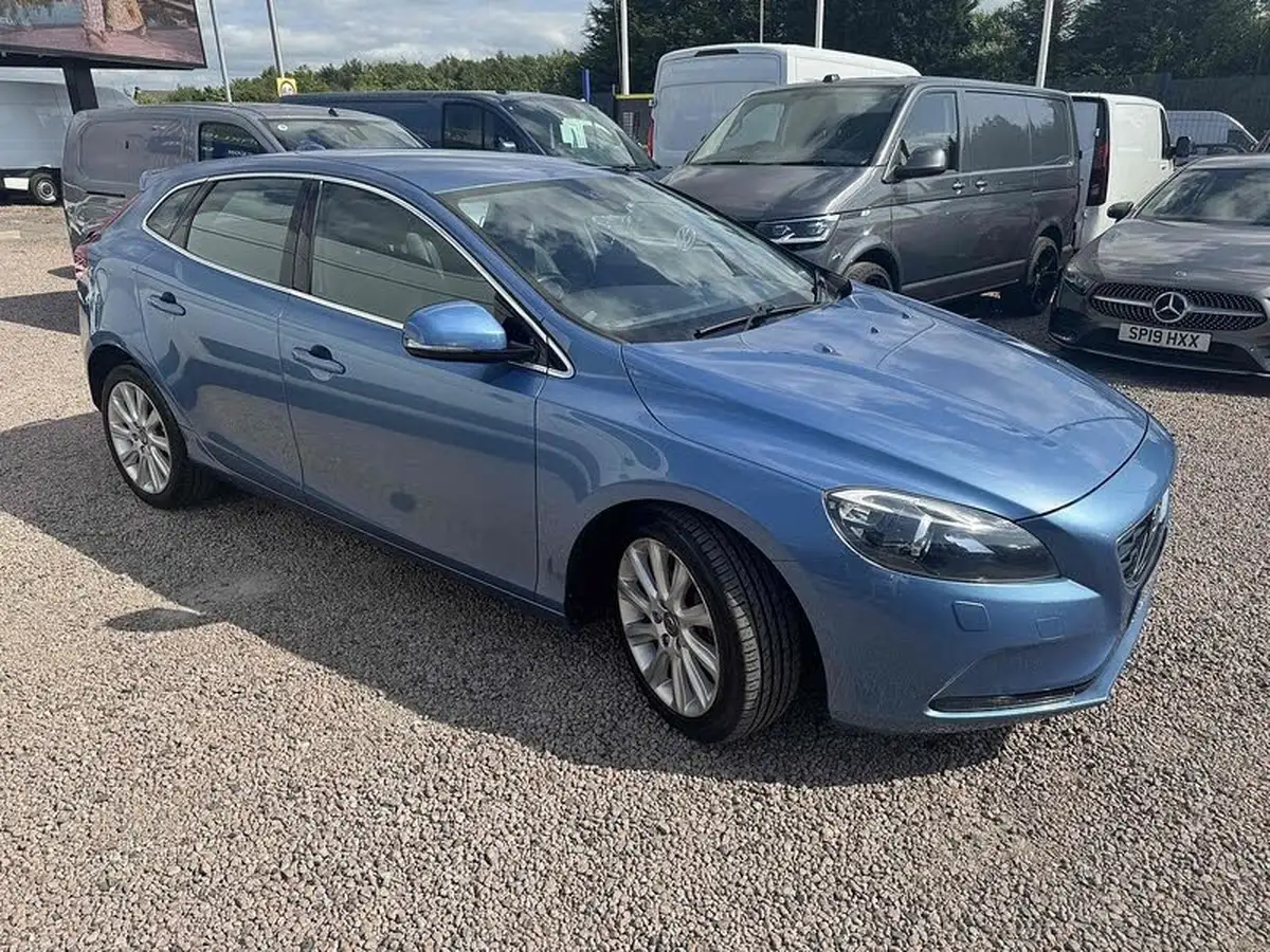 2014-volvo-v40-20td-d4-se-lux-190bhp-1969cc-geartronic-big-8