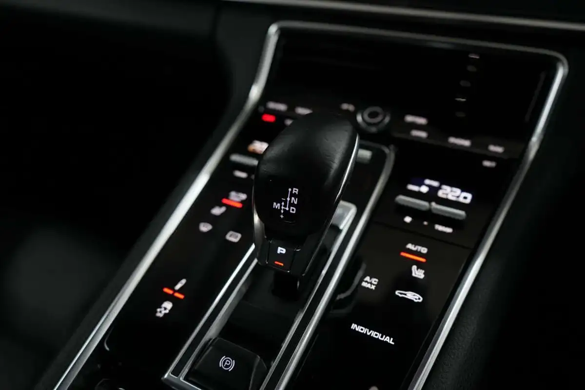 2018-porsche-panamera-29-v6-4-e-hybrid-sport-turismo-big-32