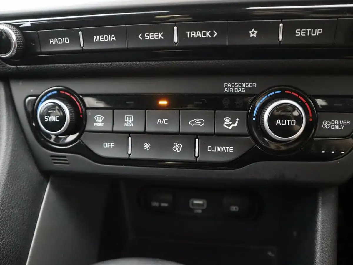 2022-kia-niro-16-gdi-2-139bhp-156kwh-big-27