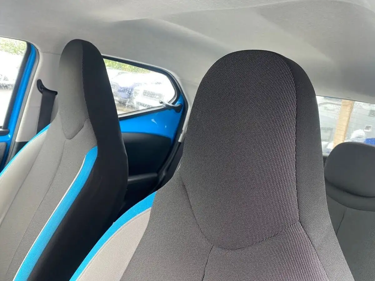 2015-toyota-aygo-10-vvt-i-x-cite-2-68bhp-x-tra-convenience-5d-big-18