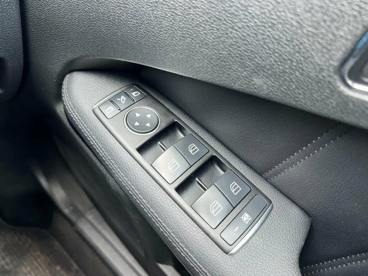 2011-mercedes-benz-e-class-21td-e250-cdi-avantgarde-201bhp-cdi-blueefficiency-estate-5d-7g-tronic-big-38