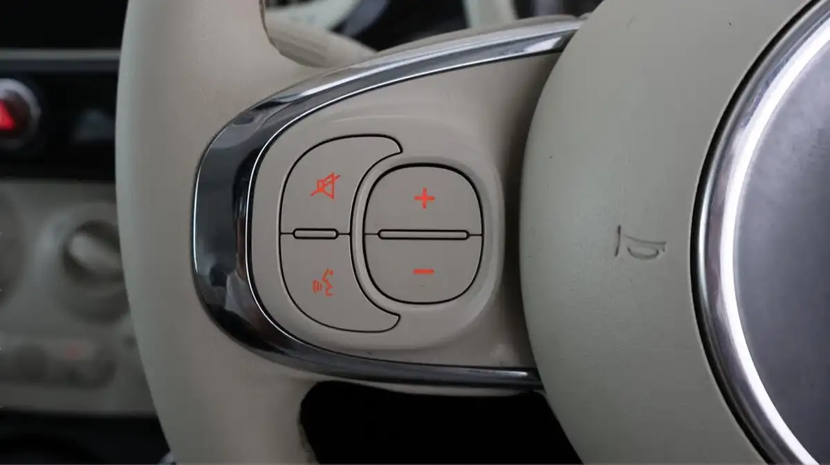 2020-fiat-500-12-lounge-big-19