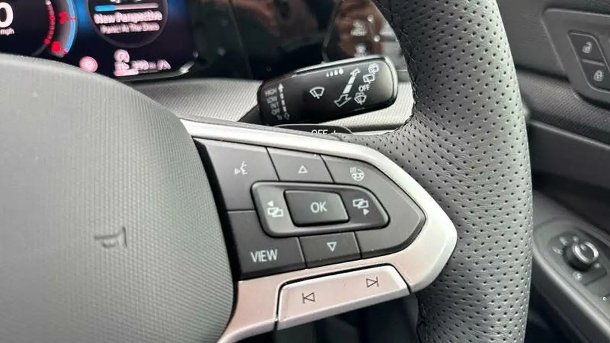 2025-volkswagen-golf-15-etsi-black-edition-big-22