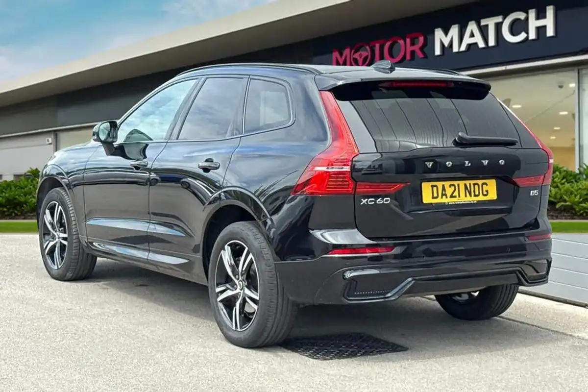 2021-volvo-xc60-20-b5-r-design-big-1