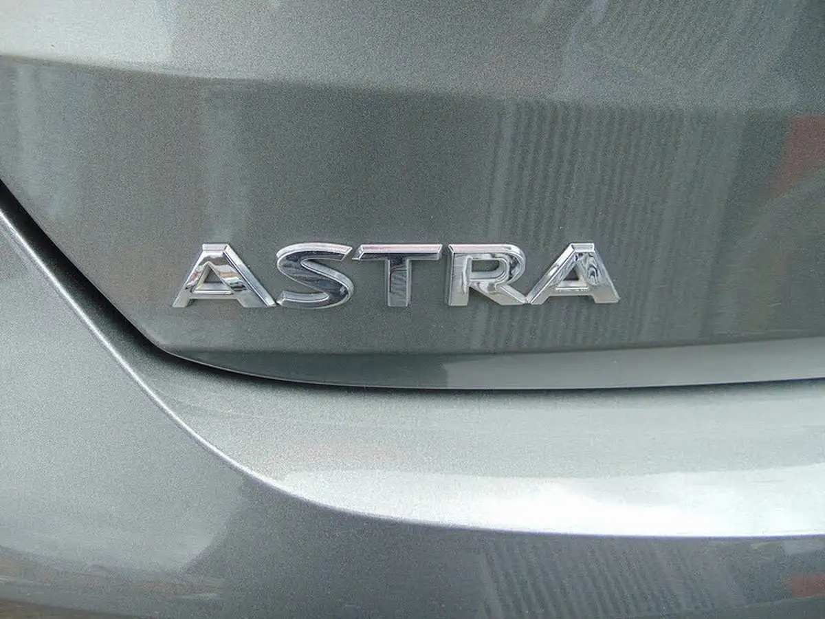 2018-vauxhall-astra-16cdti-elite-nav-136ps-ss-hatchback-big-36