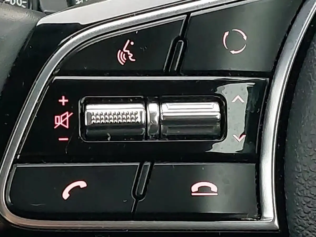 2022-kia-xceed-15-t-gdi-4-big-13