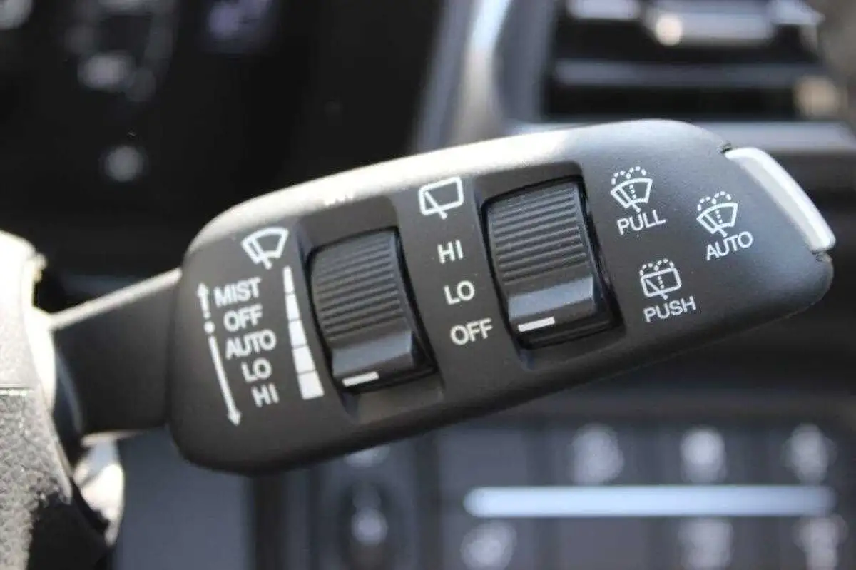2025-kgm-ssangyong-tivoli-15-k40-auto-big-24