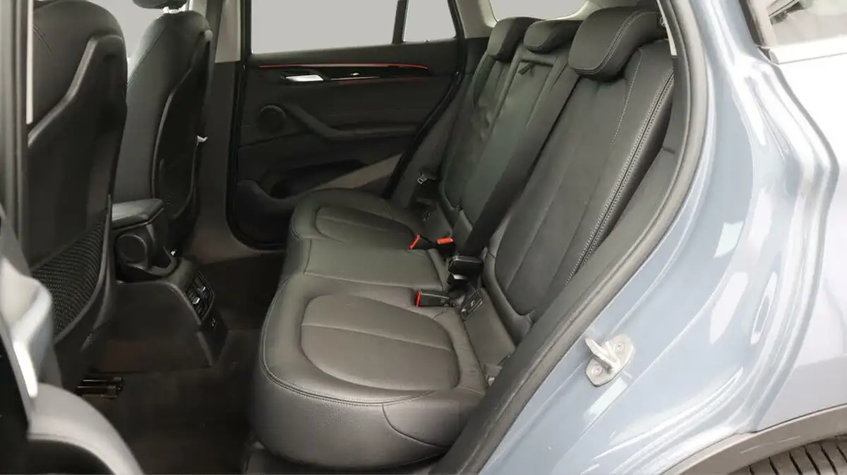 2022-bmw-x1-20-sdrive20i-xline-big-16