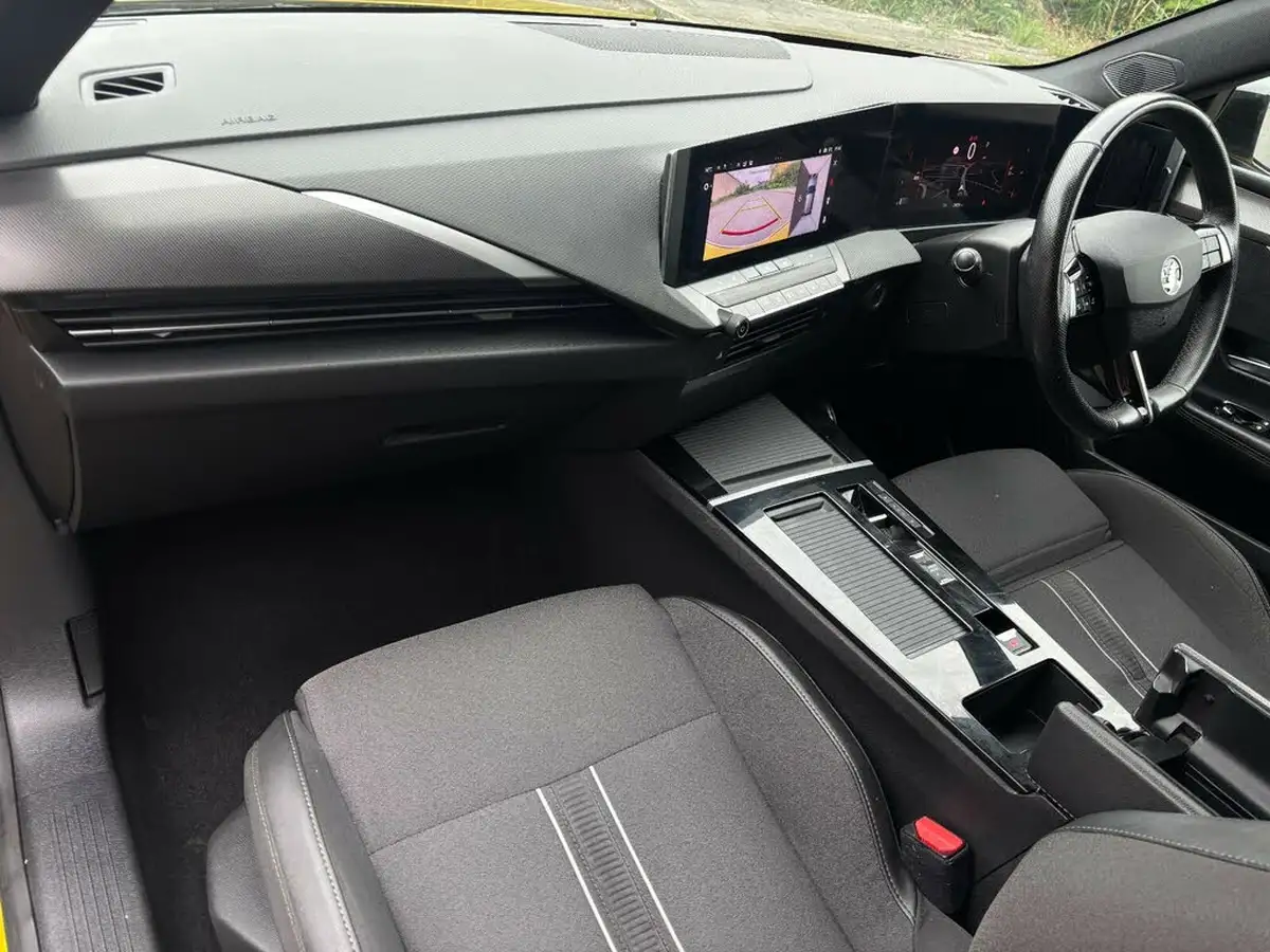2023-vauxhall-astra-12-turbo-gs-hatchback-auto-big-14