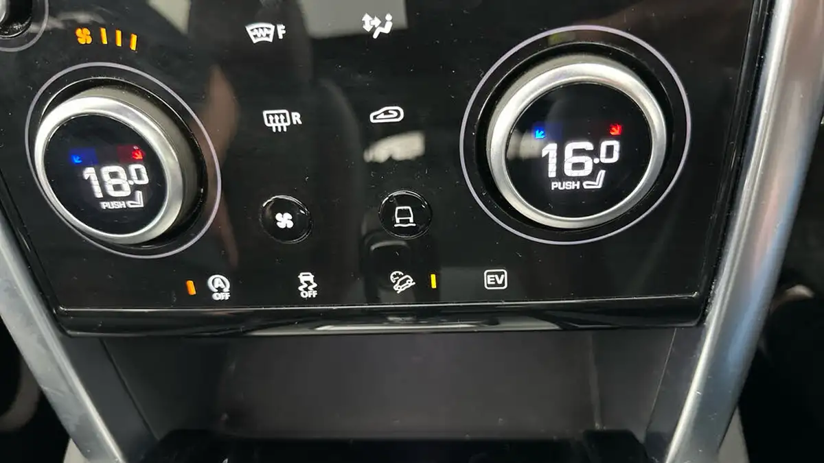 2022-land-rover-discovery-sport-15-p300e-r-dynamic-se-big-39