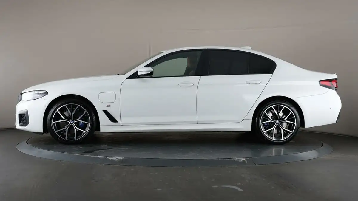 2021-bmw-5-series-20-530e-xdrive-m-sport-saloon-4d-big-31
