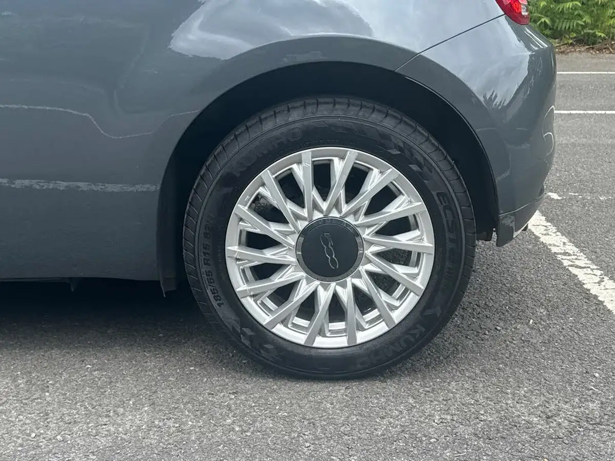 2019-fiat-500c-12-lounge-big-8